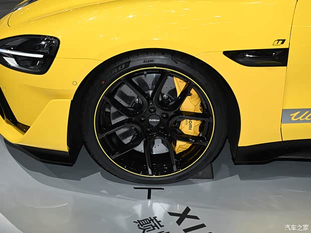 全球最速四门电跑 诸多赛道性能加持 1548马力的小米SU7 Ultra(图7)