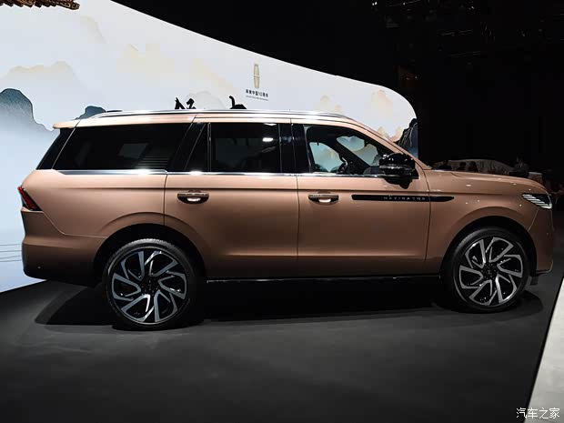 全尺寸SUV的气场有多足?来看看全新一代林肯领航员够不够威风(图5) 全尺寸SUV的气场有多足?来看看全新一代林肯领航员够不够威风(图5)