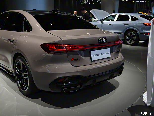 这就是A4L的正统换代!车展实拍一汽奥迪A5L(图10) 这就是A4L的正统换代!车展实拍一汽奥迪A5L(图10)