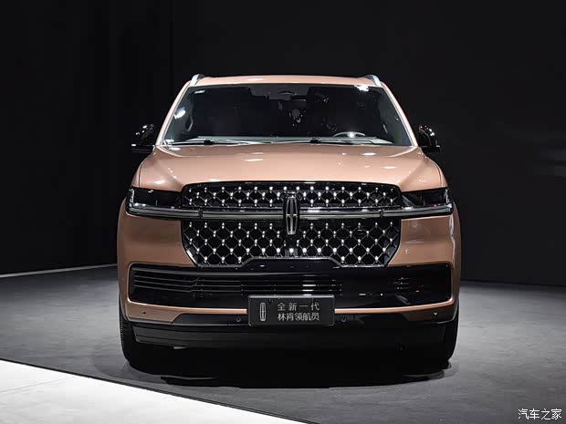 全尺寸SUV的气场有多足?来看看全新一代林肯领航员够不够威风(图3) 全尺寸SUV的气场有多足?来看看全新一代林肯领航员够不够威风(图3)