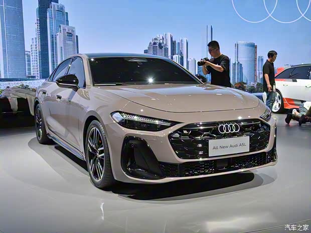 这就是A4L的正统换代!车展实拍一汽奥迪A5L(图2) 这就是A4L的正统换代!车展实拍一汽奥迪A5L(图2)