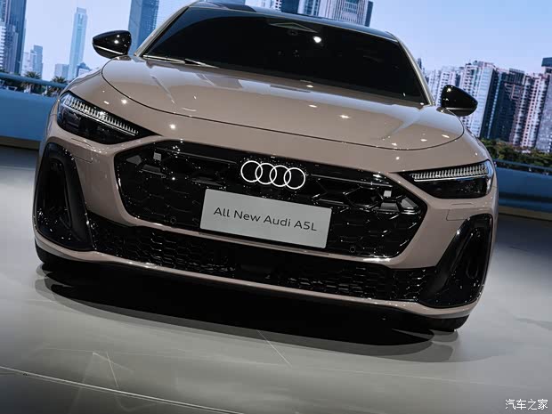 这就是A4L的正统换代!车展实拍一汽奥迪A5L(图4) 这就是A4L的正统换代!车展实拍一汽奥迪A5L(图4)