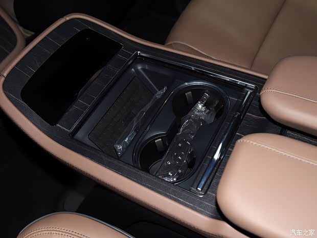 全尺寸SUV的气场有多足?来看看全新一代林肯领航员够不够威风(图14) 全尺寸SUV的气场有多足?来看看全新一代林肯领航员够不够威风(图14)