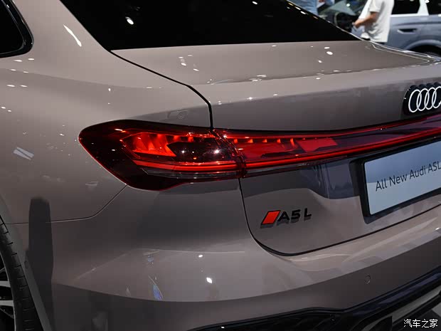 这就是A4L的正统换代!车展实拍一汽奥迪A5L(图13) 这就是A4L的正统换代!车展实拍一汽奥迪A5L(图13)