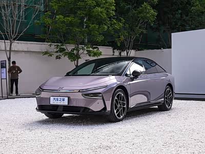 首推超长续航Max版 小鹏P7+购车手册 - 领驭达新车资讯站