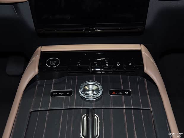 全尺寸SUV的气场有多足?来看看全新一代林肯领航员够不够威风(图21) 全尺寸SUV的气场有多足?来看看全新一代林肯领航员够不够威风(图21)