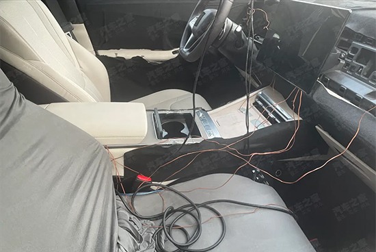 王朝网全新旗舰SUV 比亚迪大唐谍照曝光(图4)