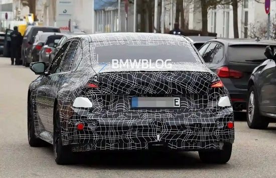 或搭载四电机 全新宝马M3纯电版谍照曝光(图3)