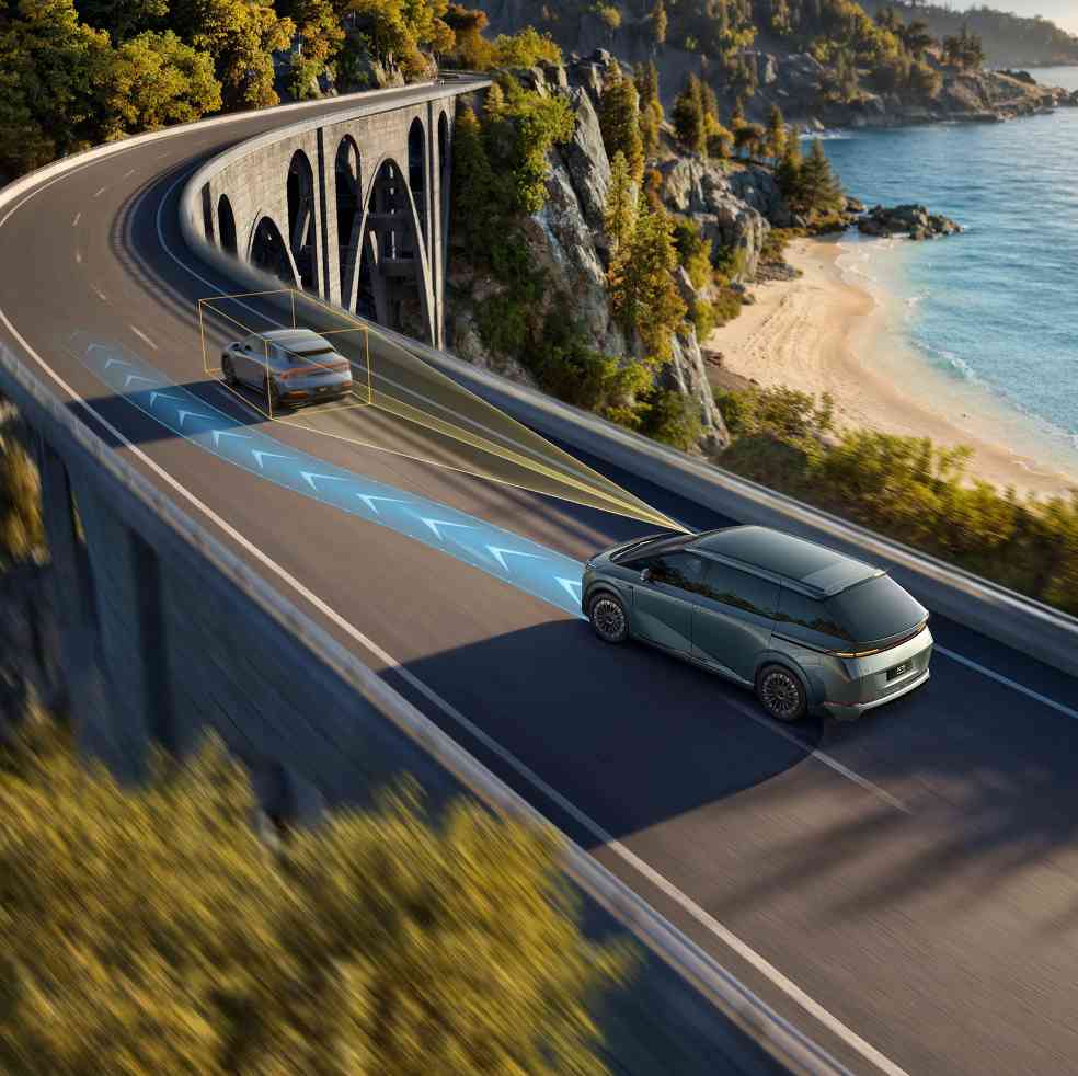 小鹏汽车与北京大学合作 为自动驾驶引入新型视觉标记剪枝框架(图1)