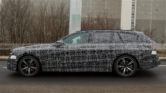 动力有望提升 新款宝马5系旅行车谍照曝光(图6)