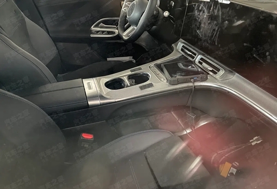 预计年内发布 奔驰GLC EV内饰谍照曝光 - 领驭达新车资讯站