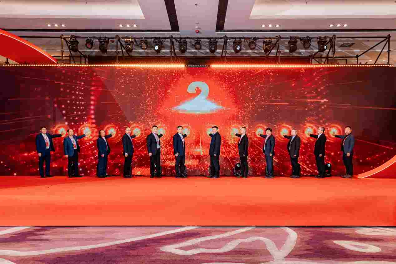 士兰微电子迎来双线里程碑：8英寸碳化硅产线通线，12英寸高端模拟芯片产线同步开工(图2)