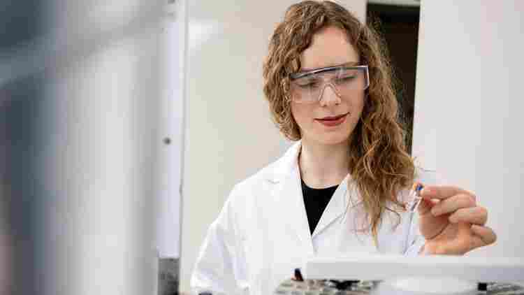 德国科学家把农业废料转化为塑料 用于医疗产品和汽车零部件制造 - 领驭达新车资讯站