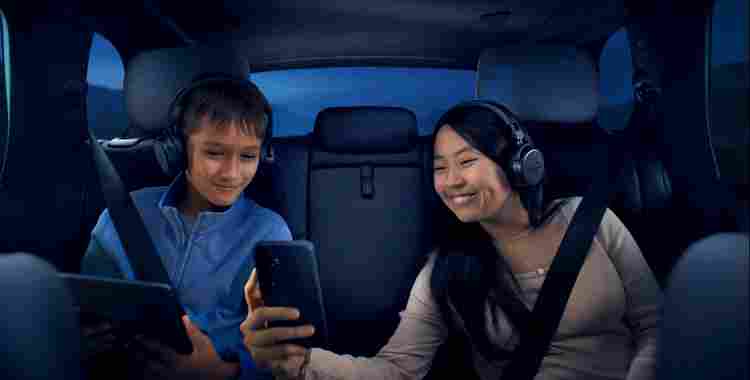 哈曼推出Ready StreamShare 提供可共享聆听的个人音频区域和座舱通信功能(图1)