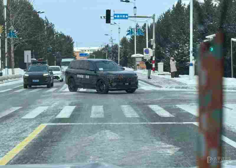 奕境全尺寸SUV冬测谍照曝光 将于2026年北京车展正式亮相(图2)