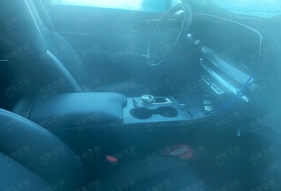 或搭载插混系统 新款凯迪拉克XT5谍照曝光(图3)