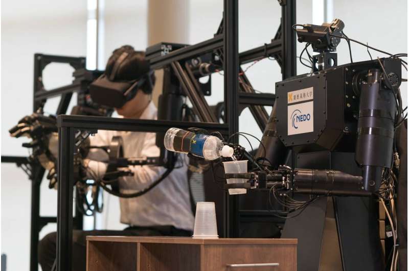 日本研究团队研发自适应运动系统 帮助机器人以最少的数据实现类似人类的灵巧动作(图1)