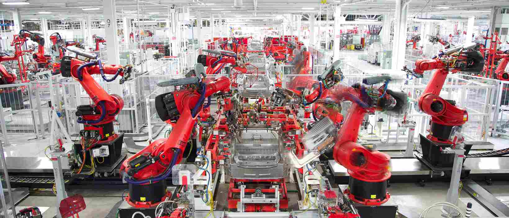 特斯拉柏林工厂2025年员工减少约1700人 工厂经理此前否认减员(图1)