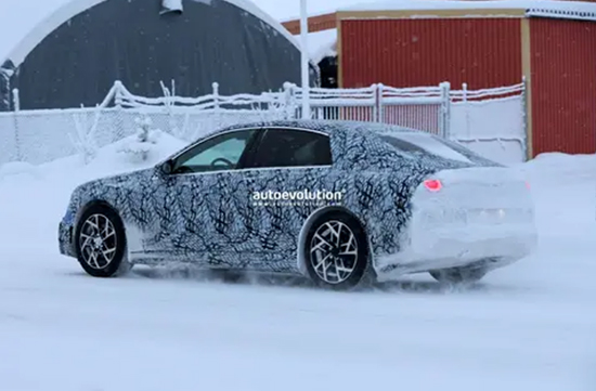 或下半年发布 全新奔驰C级纯电版谍照曝光(图8)