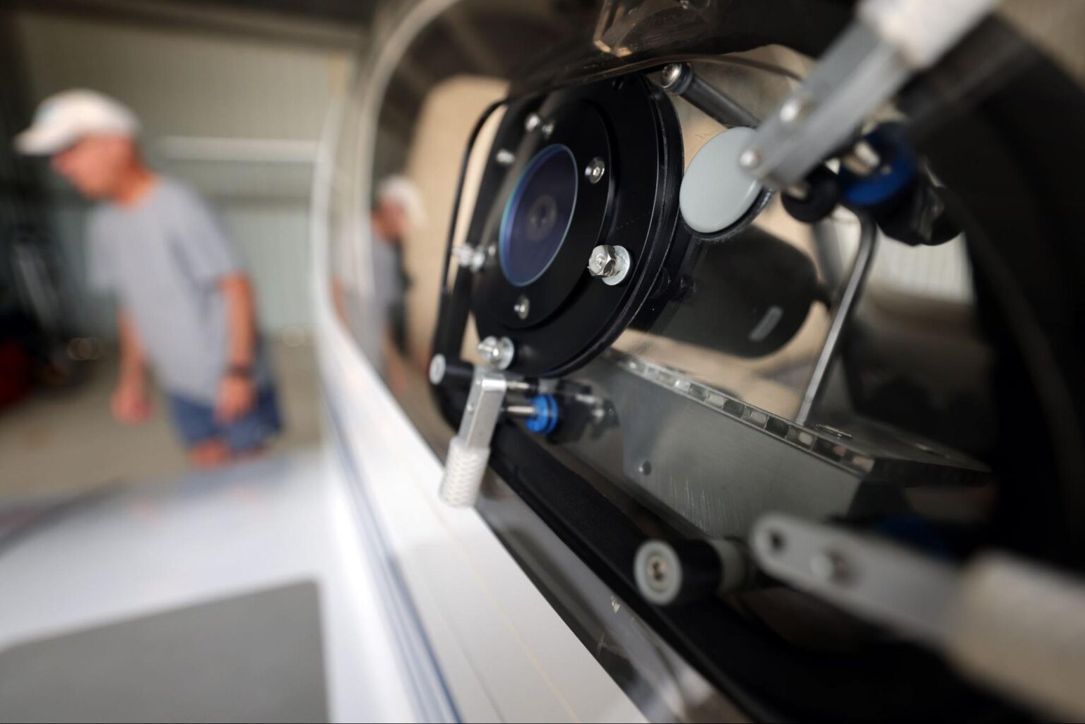 密歇根大学开发新型传感器 帮助汽车和飞机避开危险的冰面和冻雨 - 领驭达新车资讯站