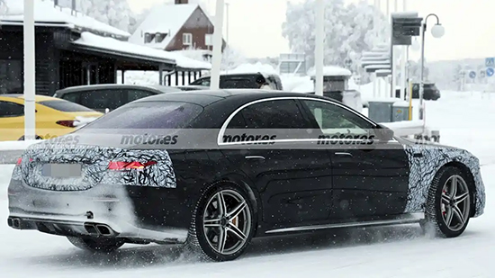回归4.0T V8动力 新款奔驰AMG S 63谍照曝光(图3)